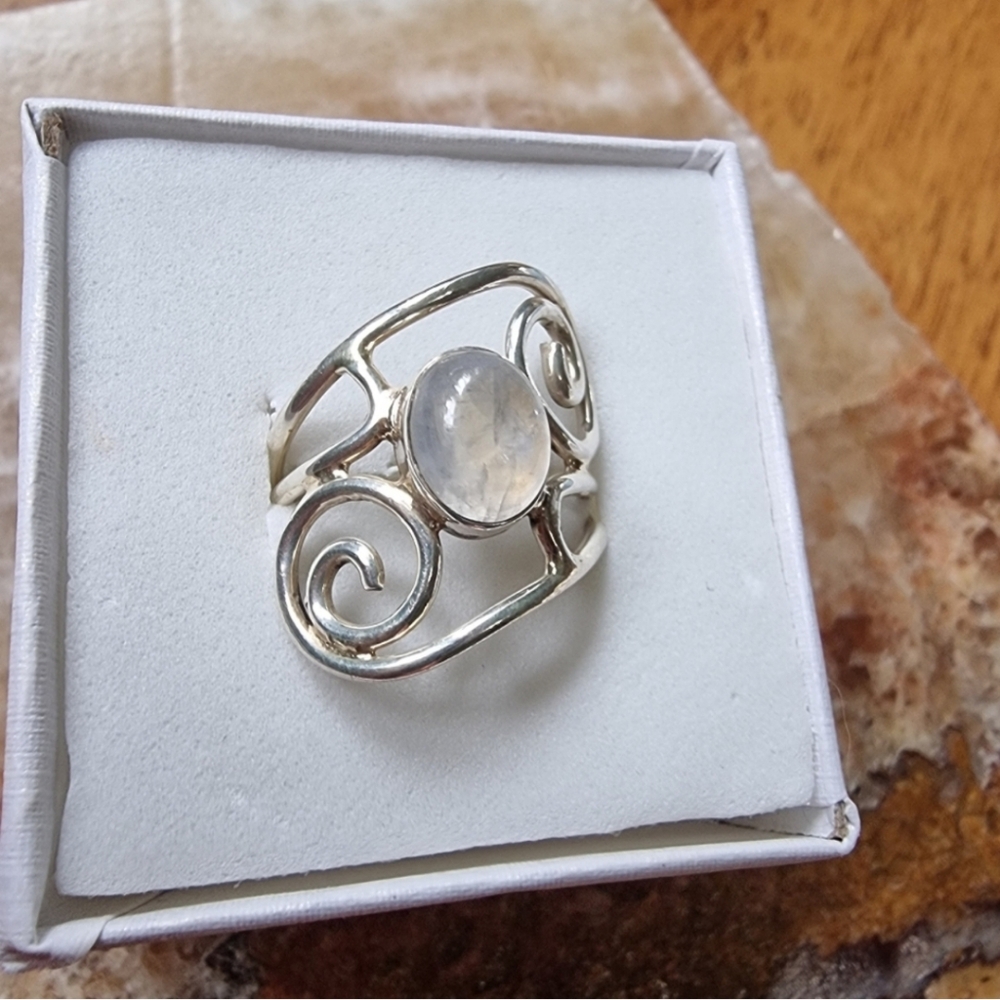 Vintage Elegant Sterling Silver Swirl Ring with Moonstone
